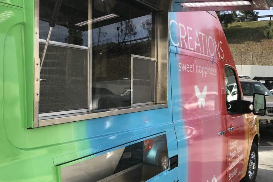 Exterior mobile bakery dessert truck